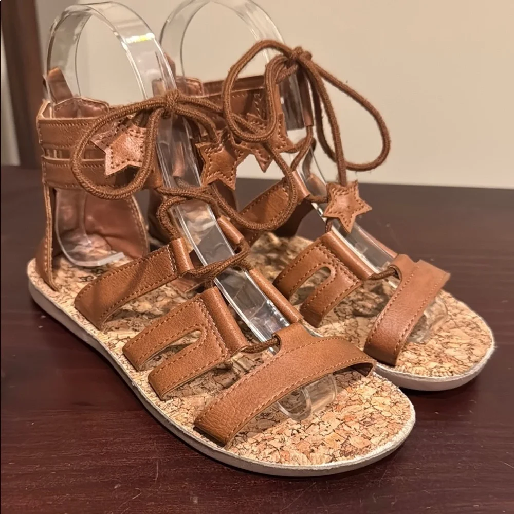 Oshkosh brown vegan leather Strappy gladiator sandals girls kids size 2